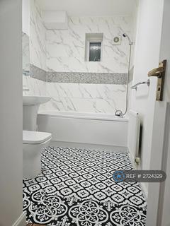 2 bedroom flat to rent, West Lodge, London, E16