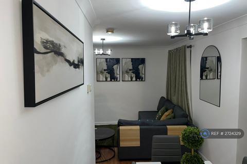 2 bedroom flat to rent, West Lodge, London, E16