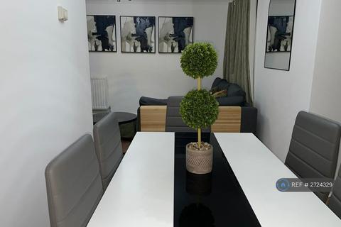 2 bedroom flat to rent, West Lodge, London, E16