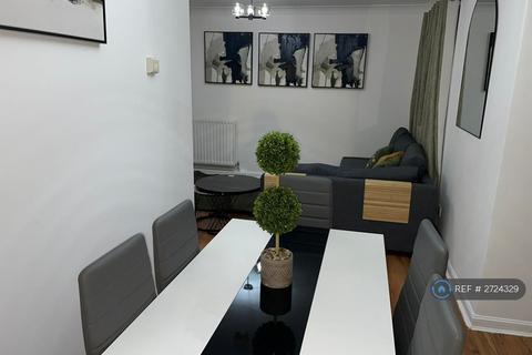 2 bedroom flat to rent, West Lodge, London, E16