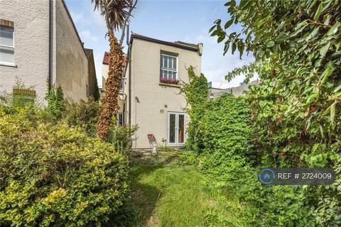 2 bedroom detached house to rent, Hartfield Road, London, SW19