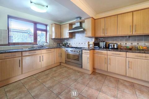 4 bedroom house for sale, Mirador Crescent, Upton Lea, Slough, SL2 5JZ