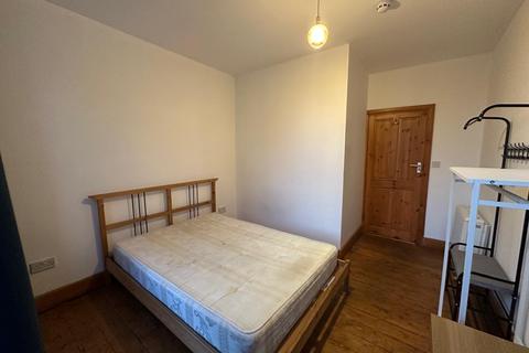 3 bedroom flat to rent, Stoke Newington Church Street, London N16
