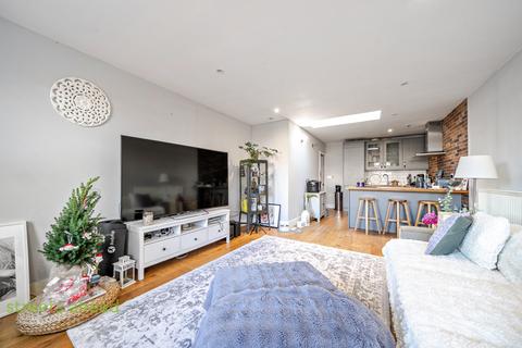 3 bedroom terraced house for sale, Cooper's Yard, London, SE19