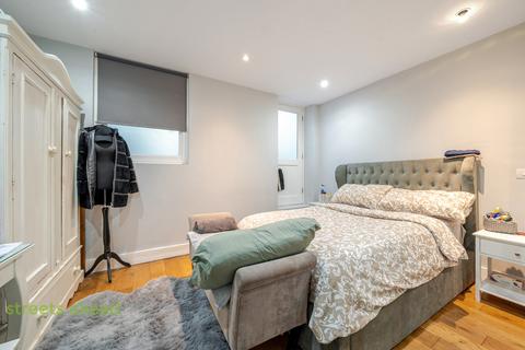 3 bedroom terraced house for sale, Cooper's Yard, London, SE19