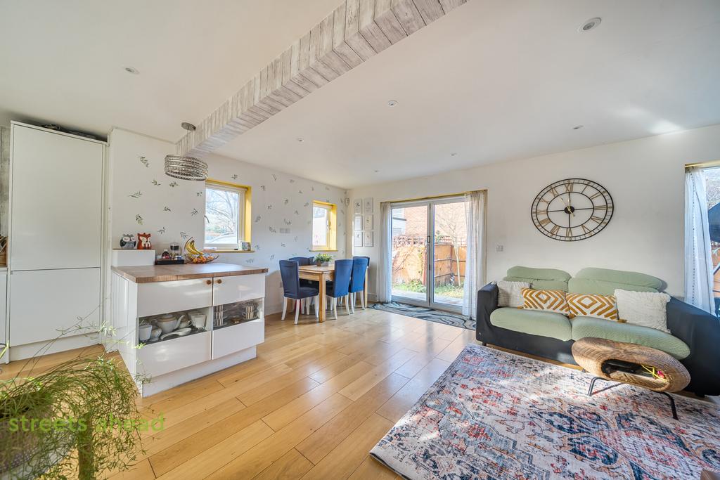 Af886771-c347-4d2...