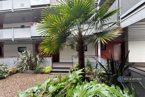 undefined, Park View, Cardiff, CF10