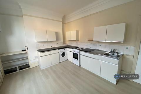 3 bedroom flat to rent, Market Place, Melton Mowbray, LE13