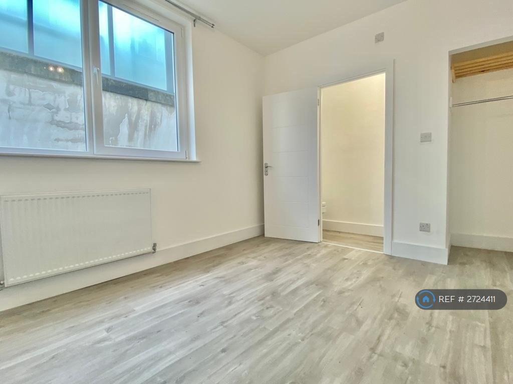Master Bedroom With En-Suit