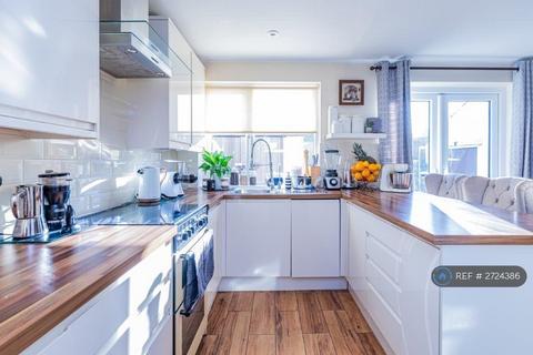2 bedroom terraced house to rent, Kings Weston Avenue, Bristol, BS11