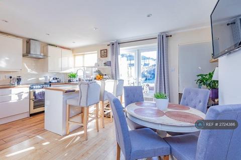 2 bedroom terraced house to rent, Kings Weston Avenue, Bristol, BS11