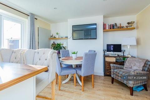2 bedroom terraced house to rent, Kings Weston Avenue, Bristol, BS11