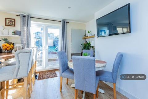 2 bedroom terraced house to rent, Kings Weston Avenue, Bristol, BS11