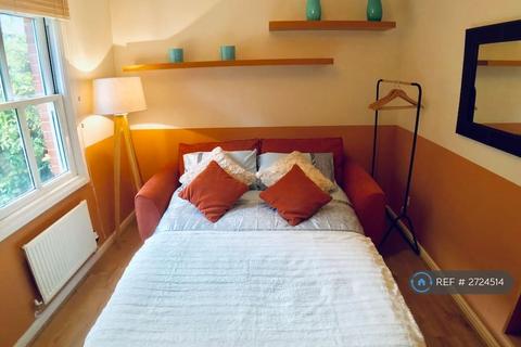 undefined, Ravensworth Gardens, Cambridge, CB1