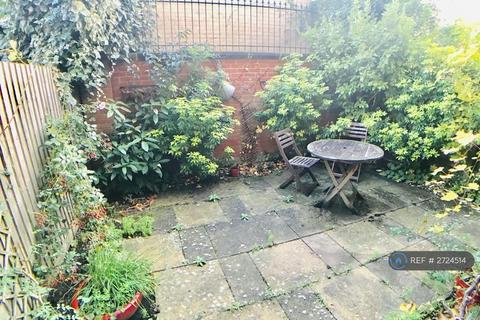 undefined, Ravensworth Gardens, Cambridge, CB1
