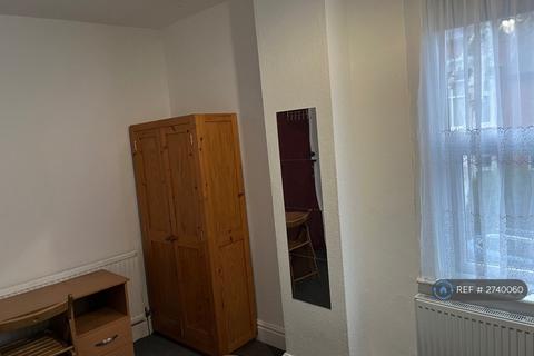 1 bedroom in a house share to rent, Fosse Road South, Leicester, LE3