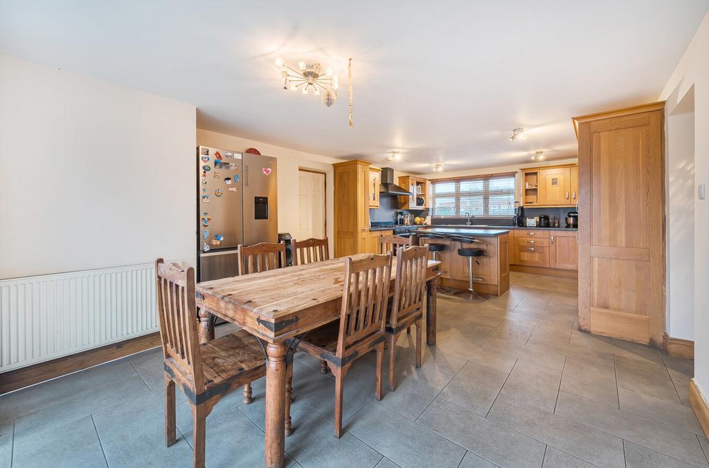 1387290-8-693800e...