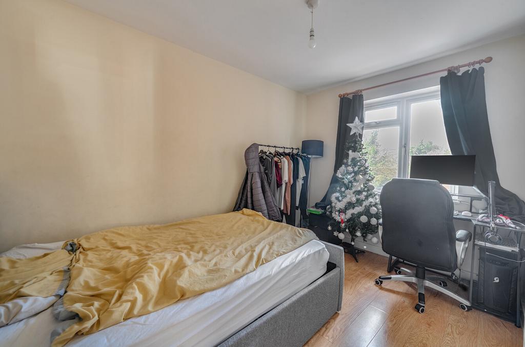 1387287 32 693975...