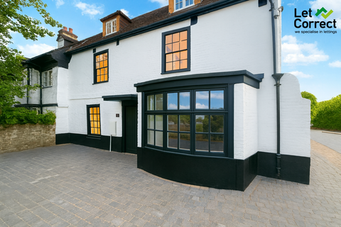 undefined, Park Street, Colnbrook SL3