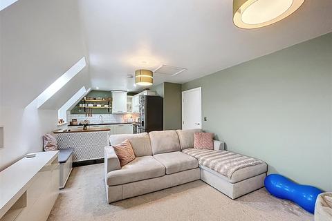 2 bedroom apartment for sale, Laneham Place, Kenilworth