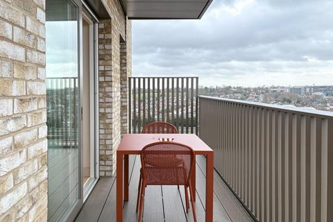 undefined, Caversham Road