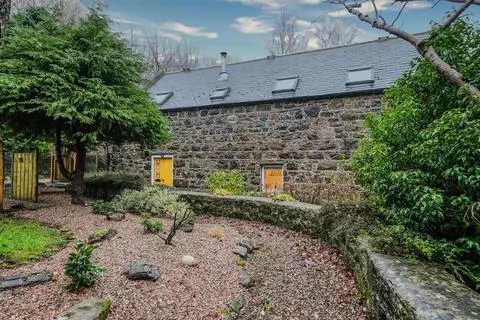 3 bedroom country house for sale
