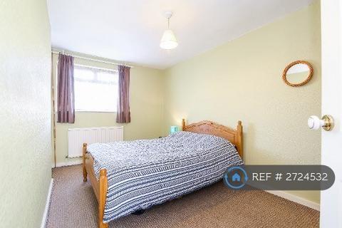 1 bedroom in a house share to rent, Russell Road, London, E16