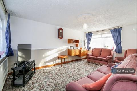 1 bedroom in a house share to rent, Russell Road, London, E16