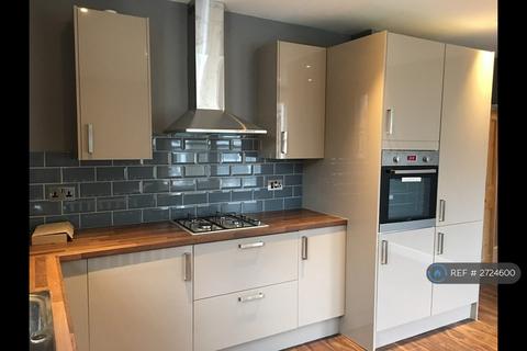 3 bedroom maisonette to rent, Dornton Road, London, SW12