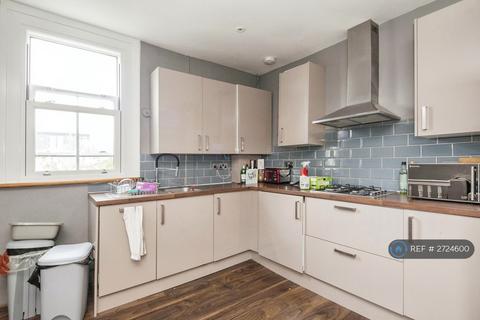 3 bedroom maisonette to rent, Dornton Road, London, SW12