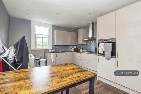 3 bedroom maisonette to rent, Dornton Road, London, SW12