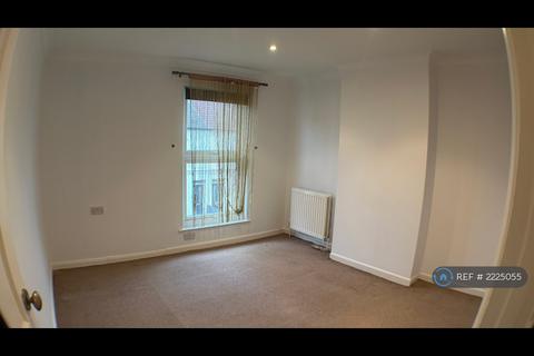 2 bedroom terraced house to rent, Cromwell Road, Colchester, CO2