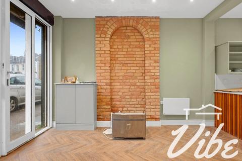 Restaurant to rent, 207 Whittington Rd London N22 8YW