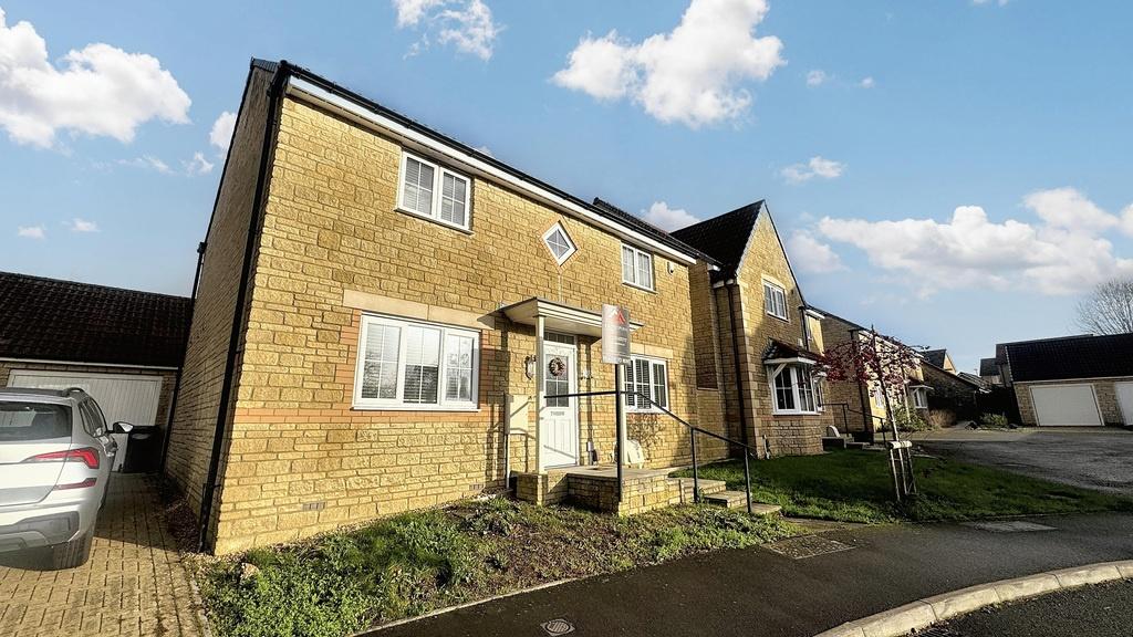 Well-presented terraced house with a tidy front...