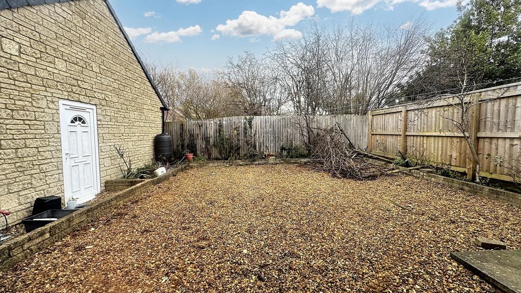 Private fenced rear garden with a level gravel ...