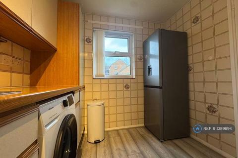 2 bedroom flat to rent, Coniston Road, Patchway, Bristol, BS34