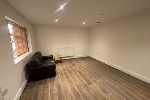 3 bedroom flat to rent, Nottingham NG7