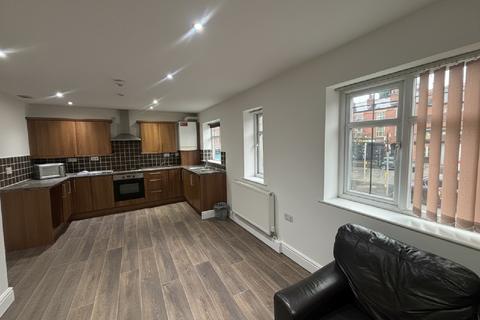3 bedroom flat to rent, Nottingham NG7