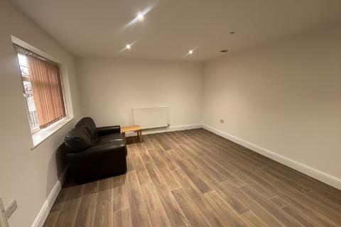 3 bedroom flat to rent, Nottingham NG7