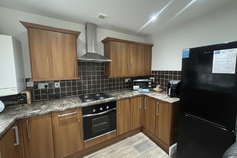3 bedroom flat to rent, Nottingham NG7