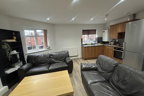 3 bedroom flat to rent, Nottingham NG7