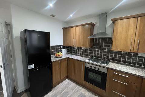 3 bedroom flat to rent, Nottingham NG7