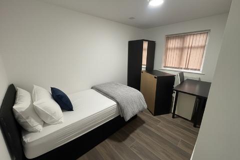 3 bedroom flat to rent, Nottingham NG7