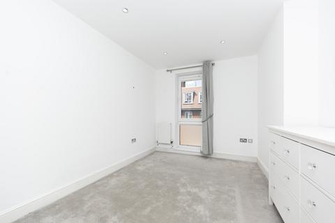 undefined, Triangle Place, SW4