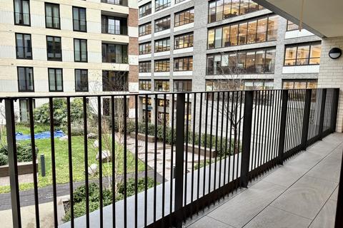 undefined, Cremer Street