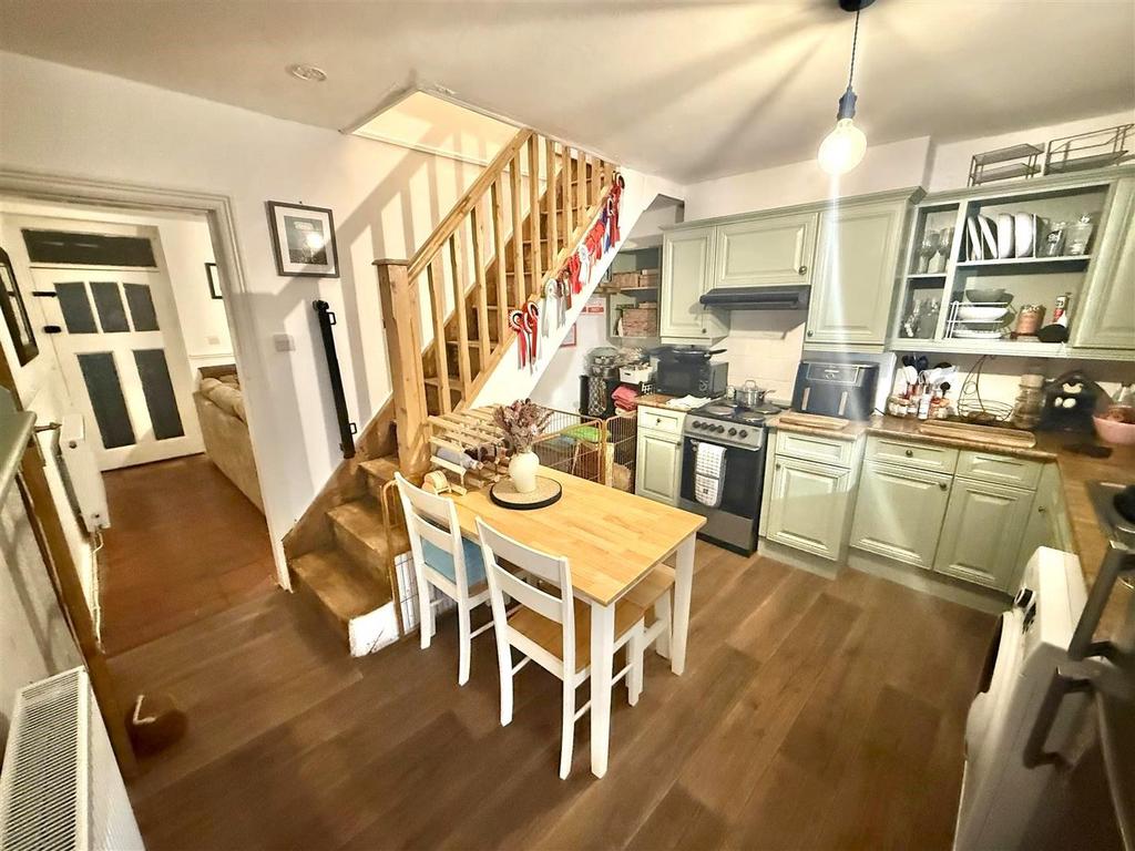 MZx Xs Gre WUGHg7 Y79 V6 Fgw.jpg