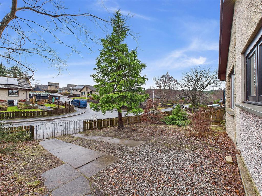 Front Garden &amp; Driveway