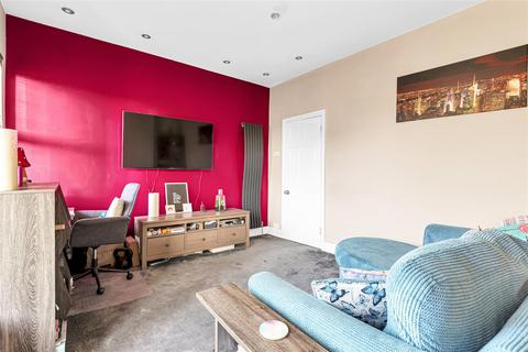 1 bedroom flat for sale, Gordon Road, Ashford TW15
