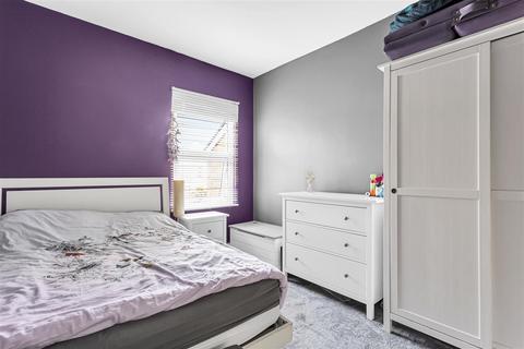 1 bedroom flat for sale, Gordon Road, Ashford TW15