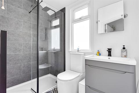 1 bedroom flat for sale, Gordon Road, Ashford TW15